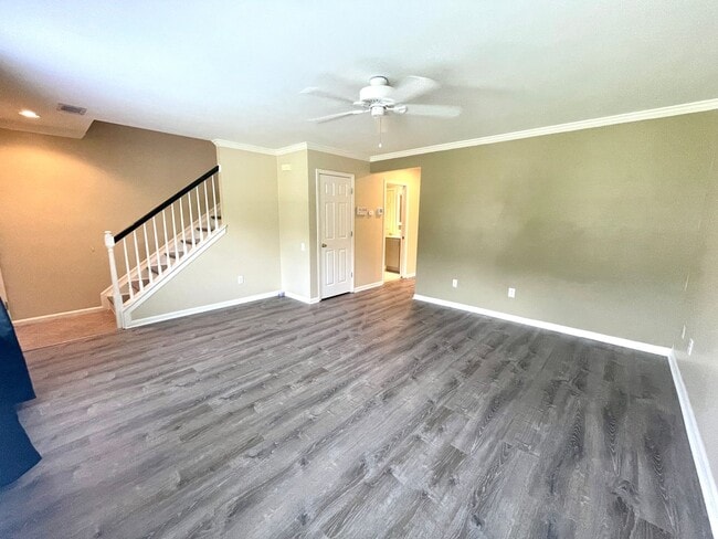 Building Photo - 3 Bedroom, 2 Bath Townhome in Park West of...