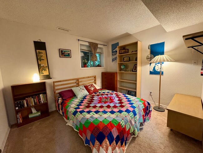 Building Photo - ***MOVE IN SPECIAL!!!*** Fully Furnished 4-bedroom, 2-bath home with Beautiful Backyard in Renton