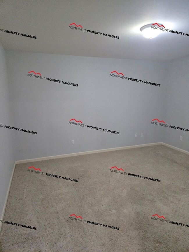 Building Photo - STATUS: AVAILABLE | R131B | $2700 *** MOVE IN SPECIAL ***