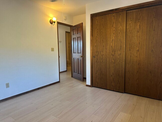 Building Photo - Bear Valley 3+4 with over 4 acres! MUST SEE!