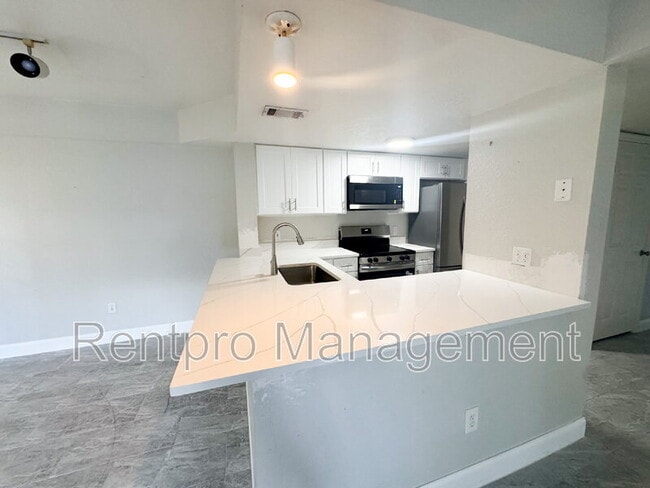 Building Photo - 850 S Tamiami Trl