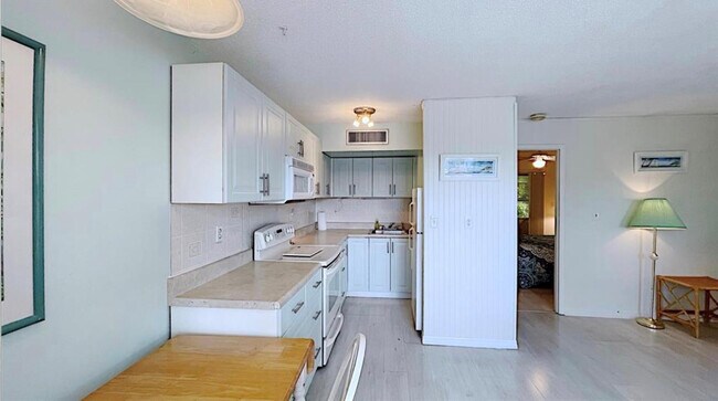 Building Photo - 1200 Colonnades Dr