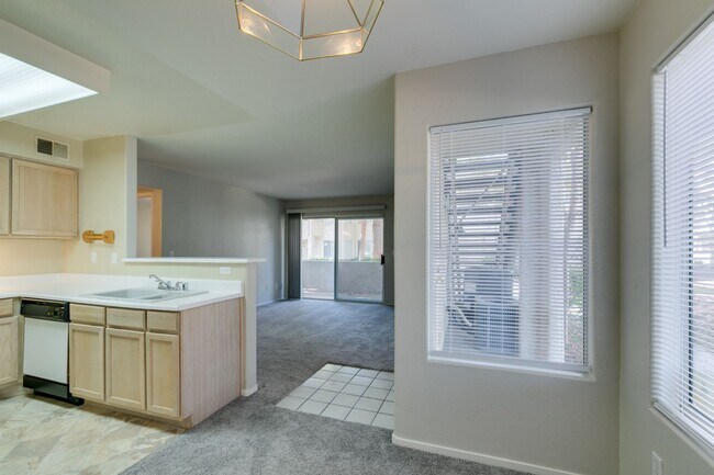 Building Photo - Ground Floor Condo for Rent