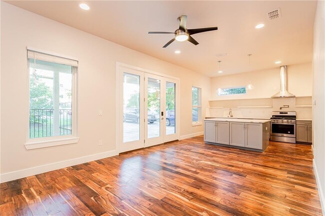 Building Photo - 2509 Del Curto Rd