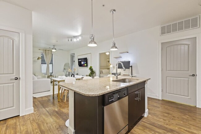 Building Photo - 5250 Town and Country Blvd