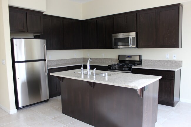 Building Photo - 446 Lindberg Cir