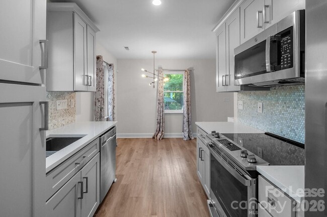 Building Photo - 812 E 18th St