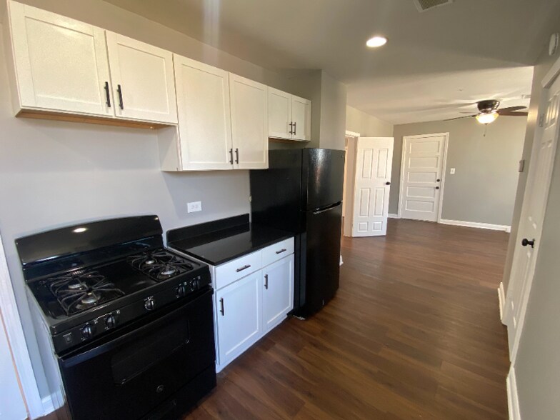 Building Photo - 4500 S Honore St