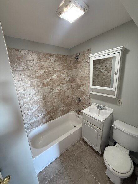 Building Photo - 119 Wrentham St