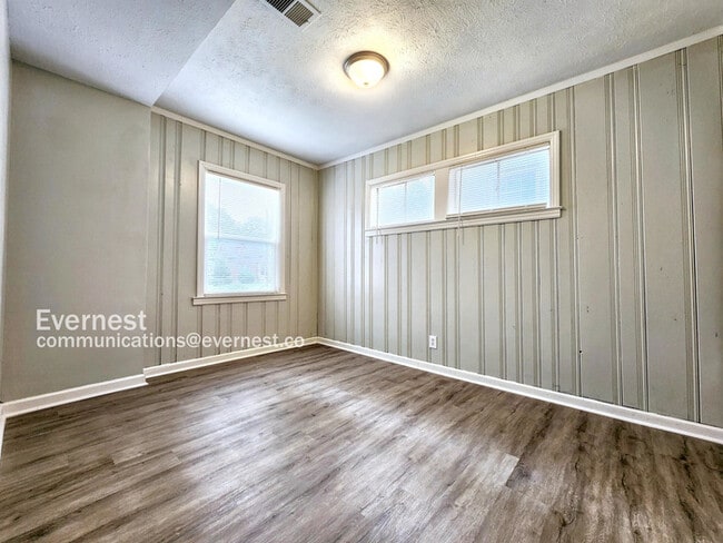 Building Photo - 1292 Beecher St SW