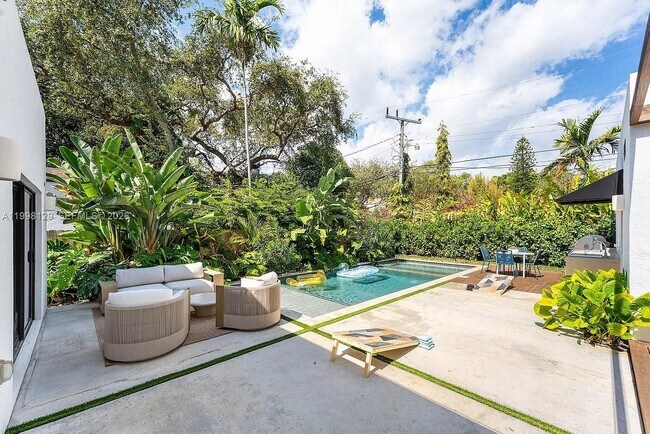 Building Photo - 445 NE 76th St