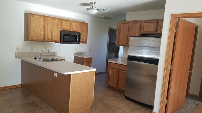 Building Photo - 262 Meadowbrook Ave