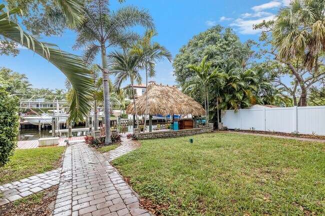 Building Photo - 12831 Shore Dr