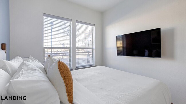 Building Photo - 101 S Center St