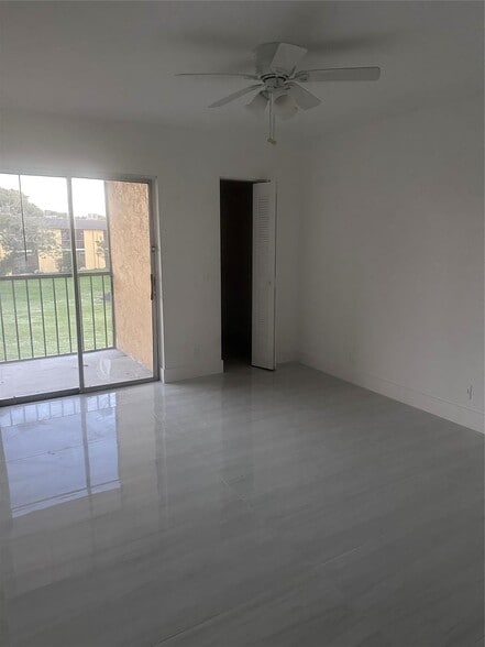 Building Photo - 720 Meadows Cir