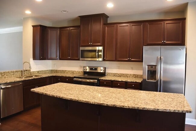 Building Photo - Stylish Apex Townhome Near Beaver Creek Shopping & Dining