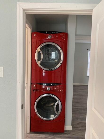 Building Photo - 1909 N Hancock Ave