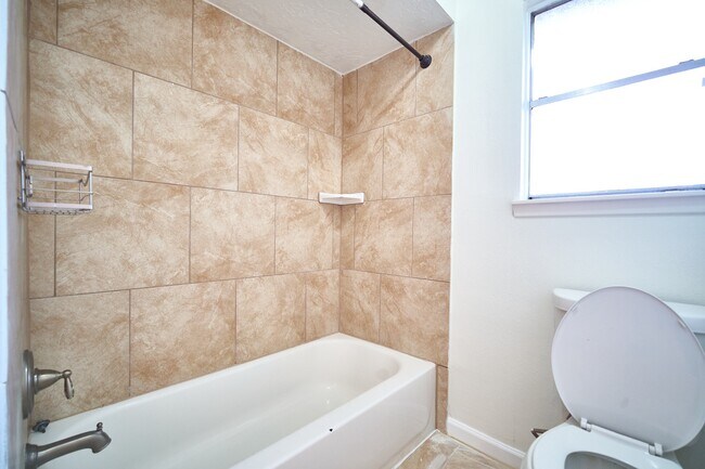 Building Photo - 14034 Utopia Dr