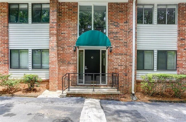 Building Photo - 4266 Roswell Rd NE