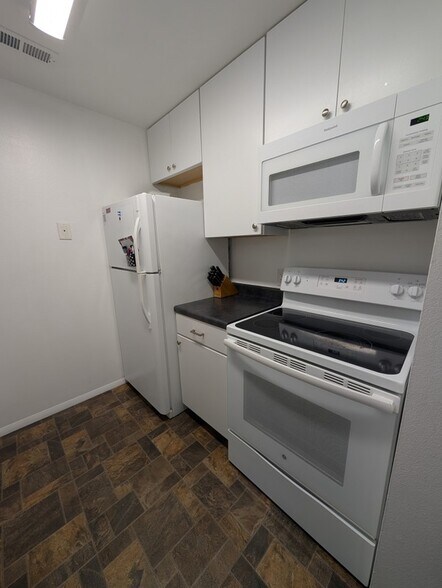 Building Photo - 1091 Country Hills Dr