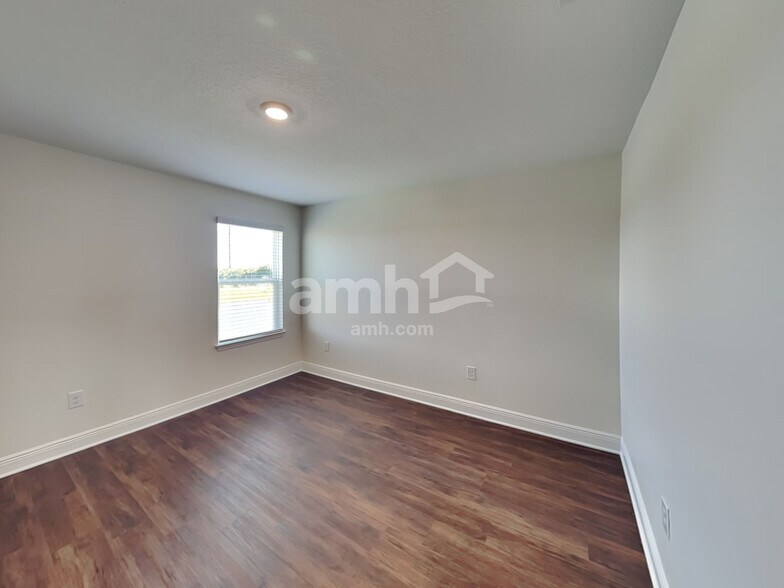 Building Photo - 14620 Cedar Ml Dr