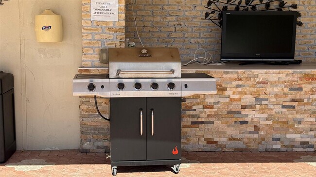 Building Photo - 12 Willowbrook Ln