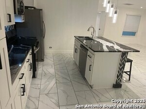 Building Photo - 6231 Pancho Villa Dr