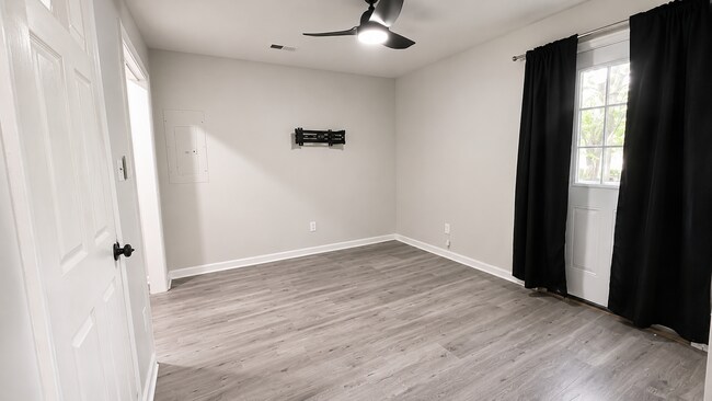Building Photo - 31 Bland St