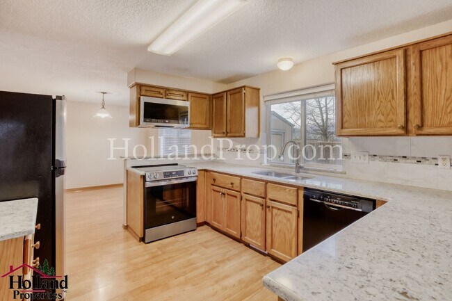 Building Photo - Beautiful 4 Bedroom Home in Excellent Beaverton Location!