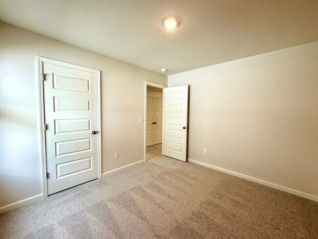 Building Photo - 913 Moray Ln