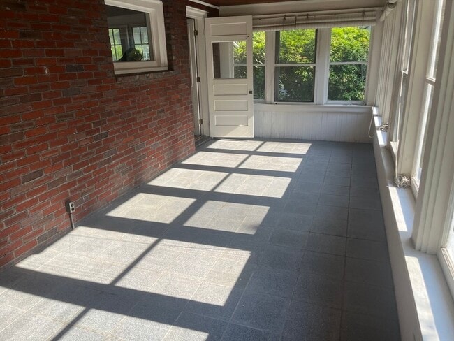 Building Photo - 26 Lawrence Rd