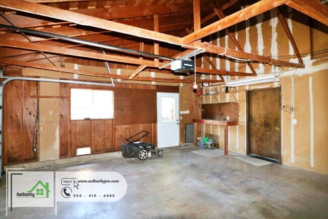 Building Photo - 3688 Cal Ore Dr