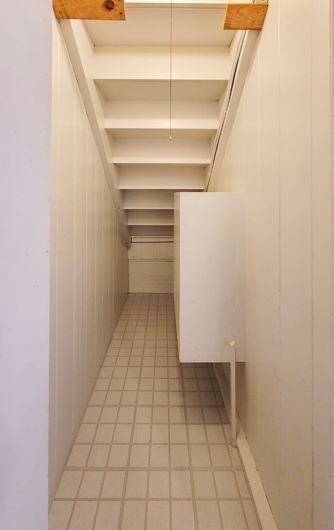 Building Photo - Ground Floor Rental in Kalihi - 1BR / 1Bath / 1Pkg