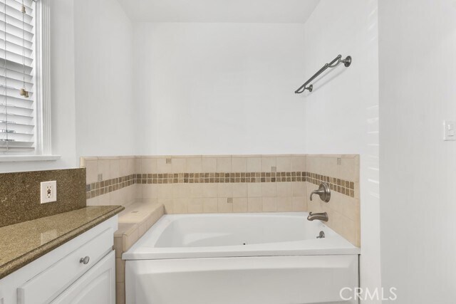 Building Photo - 626 Roselli St