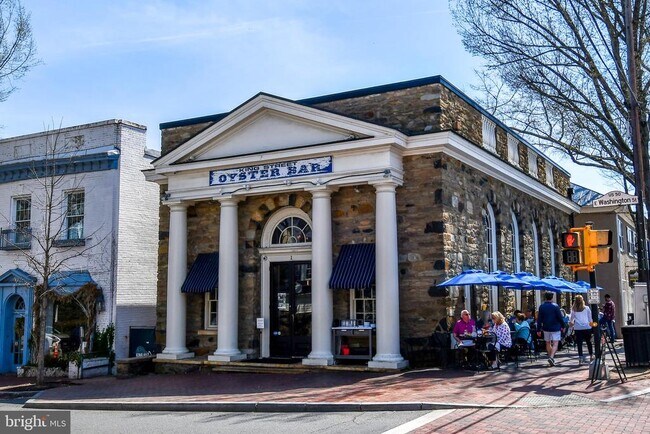 Building Photo - 17 S Madison St