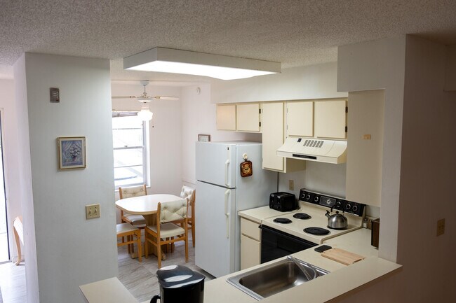Building Photo - 14896 Bal Moral Ln