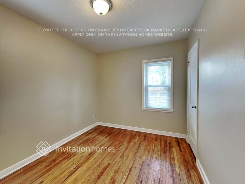 Building Photo - 5604 23rd Ave S