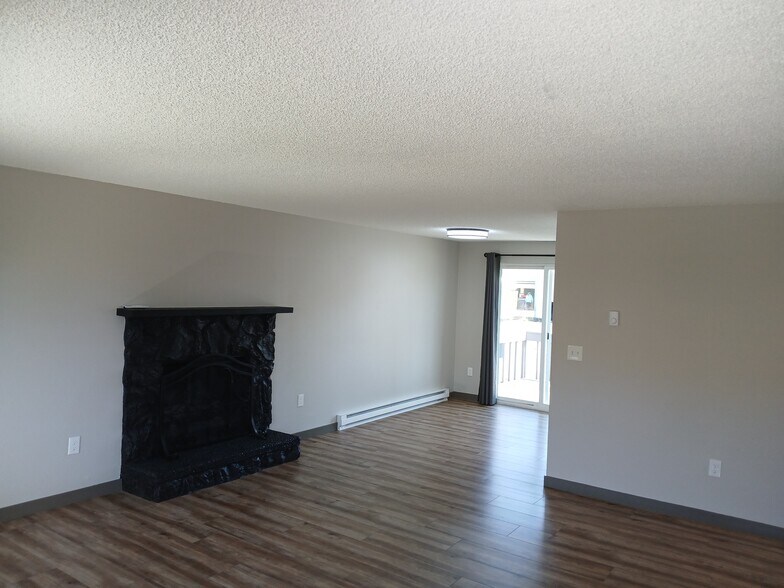 Building Photo - 1827 E Glass Ave