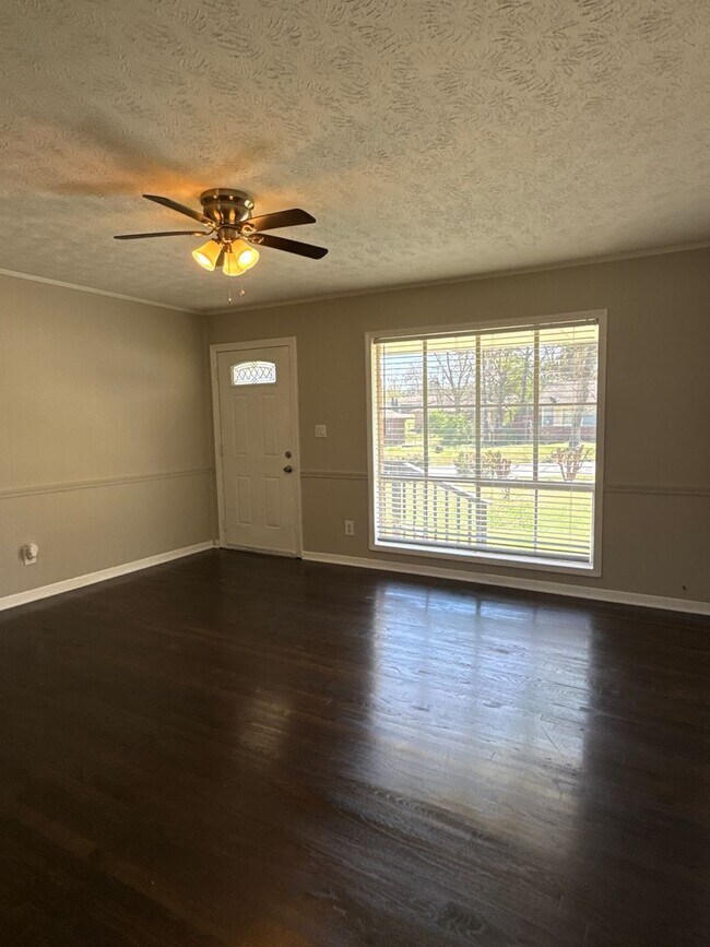 Building Photo - 3 Bed 2 Bath in Jonesboro!