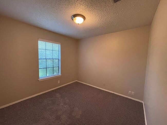 Building Photo - CUTE 3 BEDROOM HOME ON CUL-DE-SAC WITH LARGE BACK YARD*FRESH INTERIOR PAINT*2 CAR GARAGE*FIREPLAC...