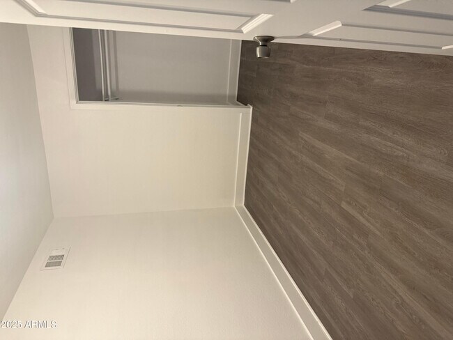 Building Photo - 18202 N Cave Creek Rd