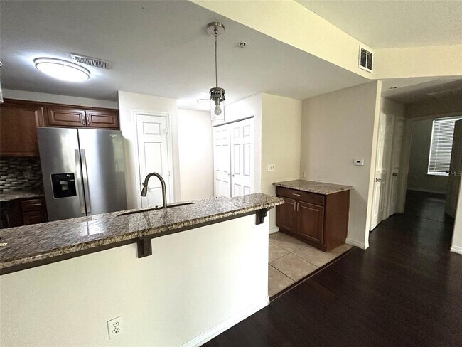 Building Photo - 2015 Erving Cir