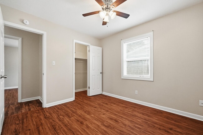 Building Photo - 358 Coral Dr SW