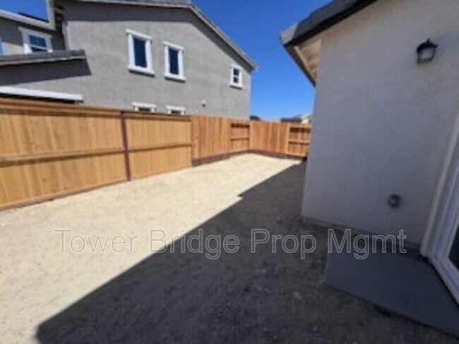 Building Photo - 2033 Stargate Dr