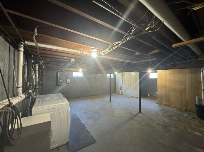Building Photo - 3 Janis Ln