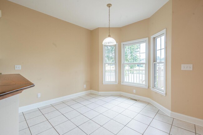 Building Photo - 1833 Waters Edge Dr