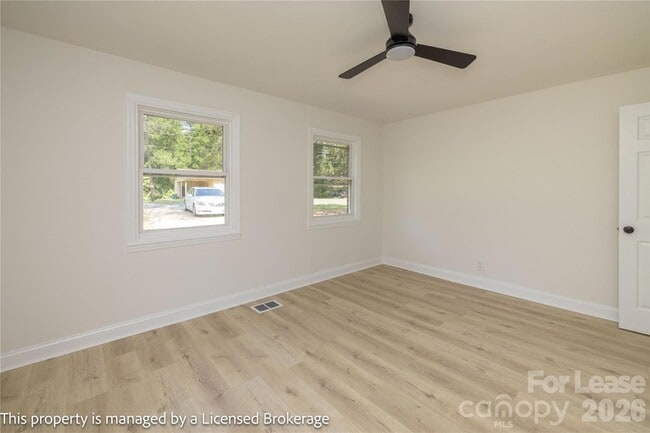 Building Photo - 409 Eastover Ave