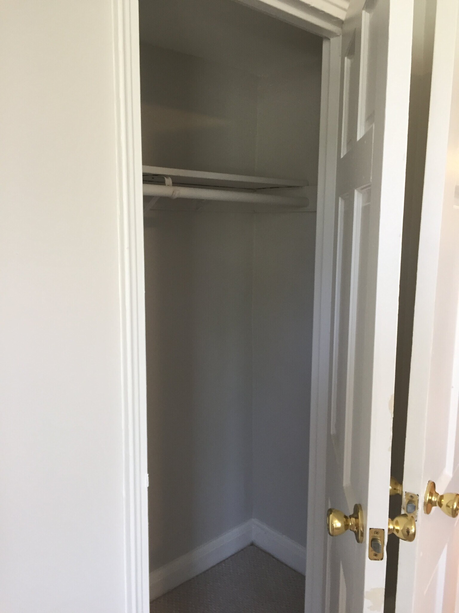 Building Photo - 24 S Old Glebe Road