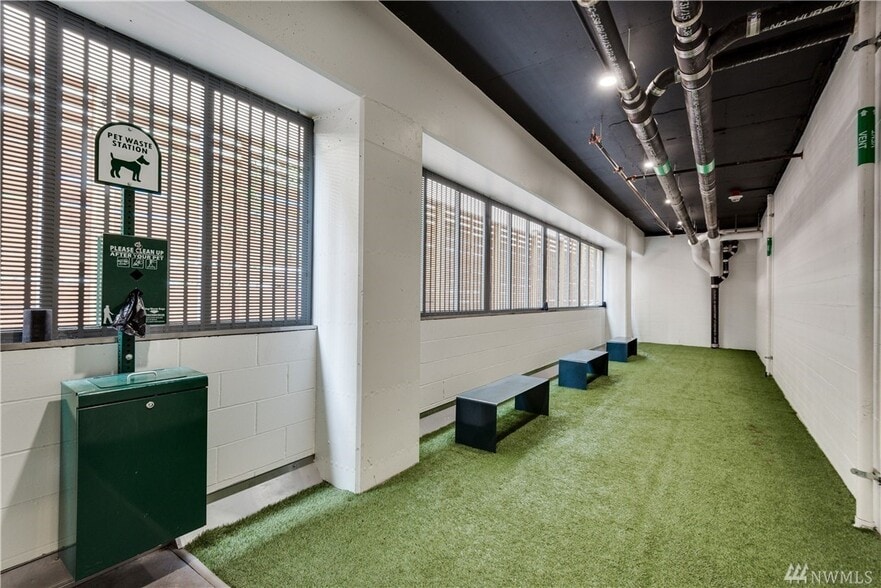 Building Photo - 1321 Seneca St