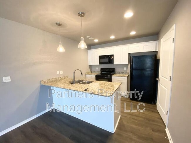 Building Photo - 201 Hindman Dr